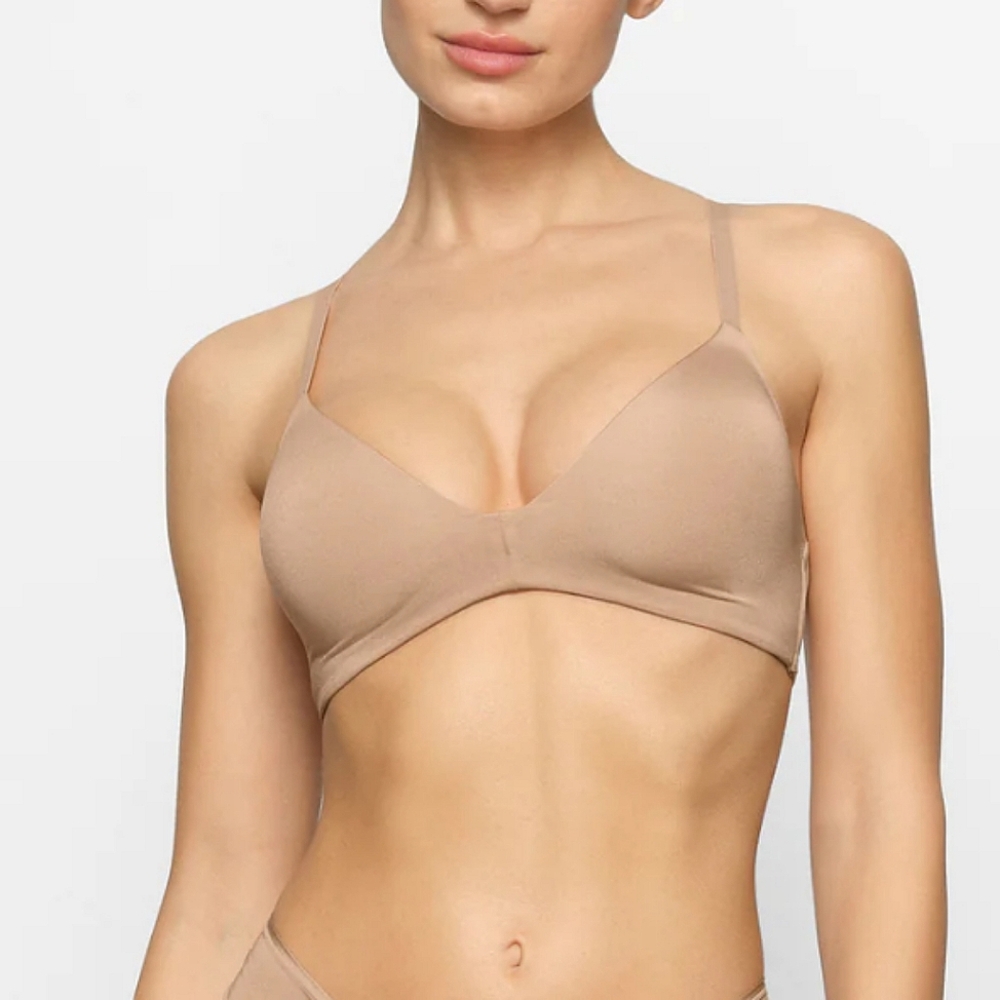 SKIMS Wireless Lightly Lined Form Bra